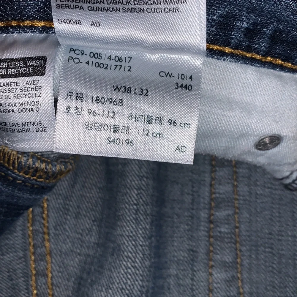 Medium Wash Levi’s Jeans - 38x32